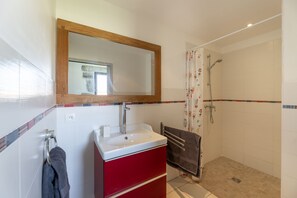 Toallas y papel de baño 