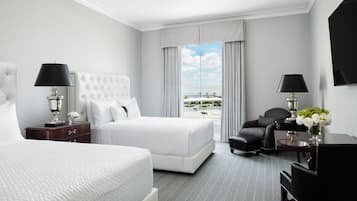 Quarto standard, 2 camas Queen | Roupas de cama premium, cofres nos quartos, cortinas blackout