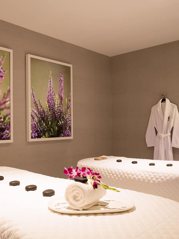 Couples treatment rooms, body treatments, deep-tissue massages