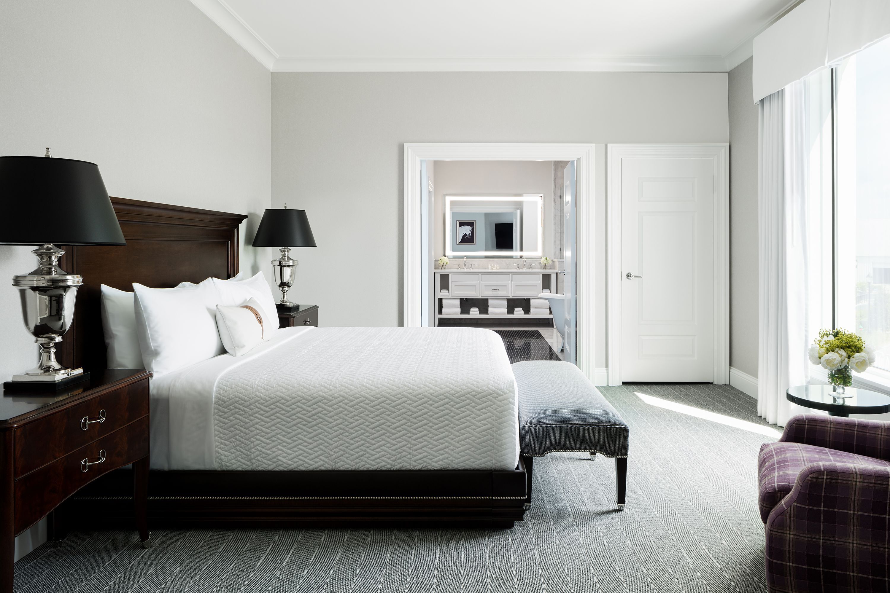 standard room, 1 king bed | premium bedding, in-room safe, blackout curtains, soundproofing