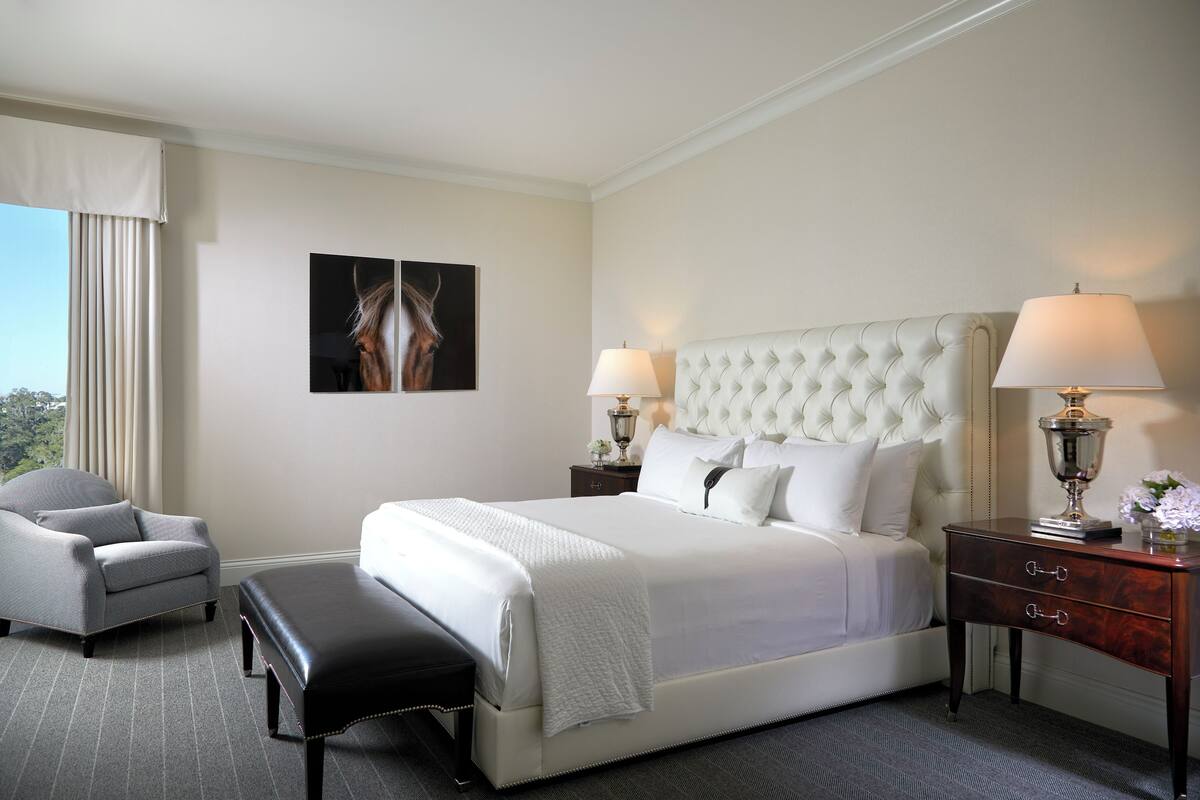 Standard Room, 1 King Bed | Premium bedding, in-room safe, blackout drapes, soundproofing