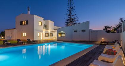 Luxury Villa with Heatable Pool and BBQ