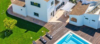 Luxury Villa with Heatable Pool and BBQ