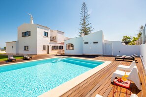 A heated pool - Luxury Villa with Heatable Pool and BBQ (Benagil)
