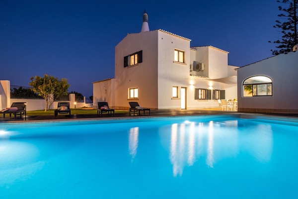 Een verwarmd zwembad