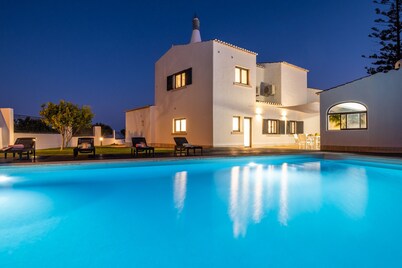 Luxury 8BR w/ Heatable Pool, Sea View & BBQ