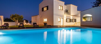 LUXURIOUS VILLA WITH SEA VIEWS, PRIVATE HEATABLE POOL, JACUZZI, AC, WIFI, BBQ