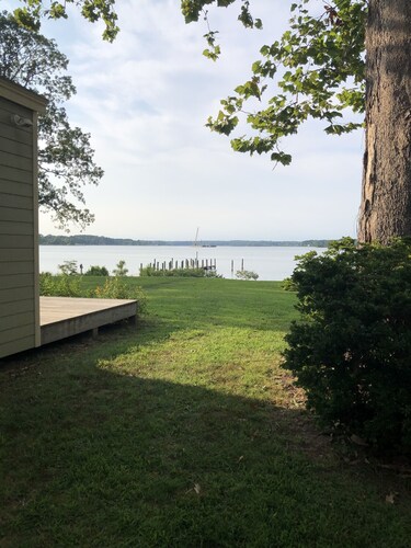 Cheery Waterfront Cottage w/Boat Dock