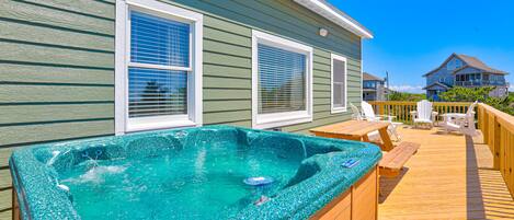 Outdoor spa tub