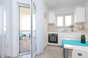 Køleskab, ovn, kogeplade, opvaskemaskine