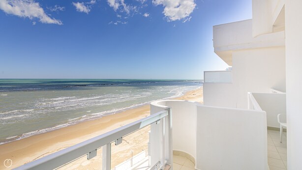 A balcony with a view of the beach and ocean. - Rivazzurra Homes - 29 (Termoli)