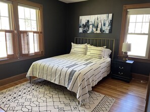 4 bedrooms, desk, iron/ironing board, travel cot