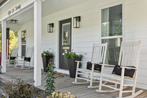 Hargrove House - Charming and Dreamy Retreat on 4 acres in Leiper's Fork