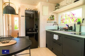 Réfrigérateur, lave-vaisselle, cafetière/bouilloire
