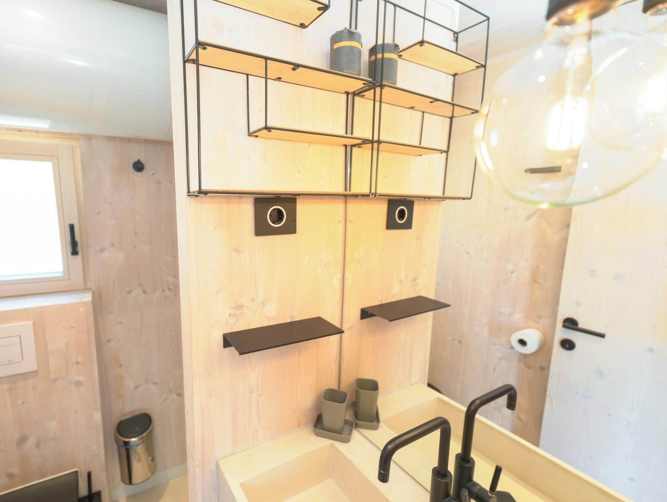 Shower, jetted tub, hair dryer, towels