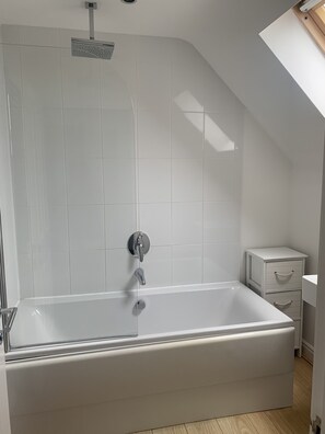 Combined shower/tub, hair dryer, towels, soap