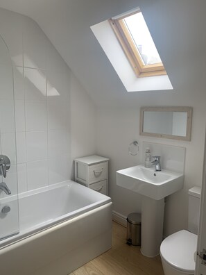 Combined shower/bathtub, hair dryer, towels, soap