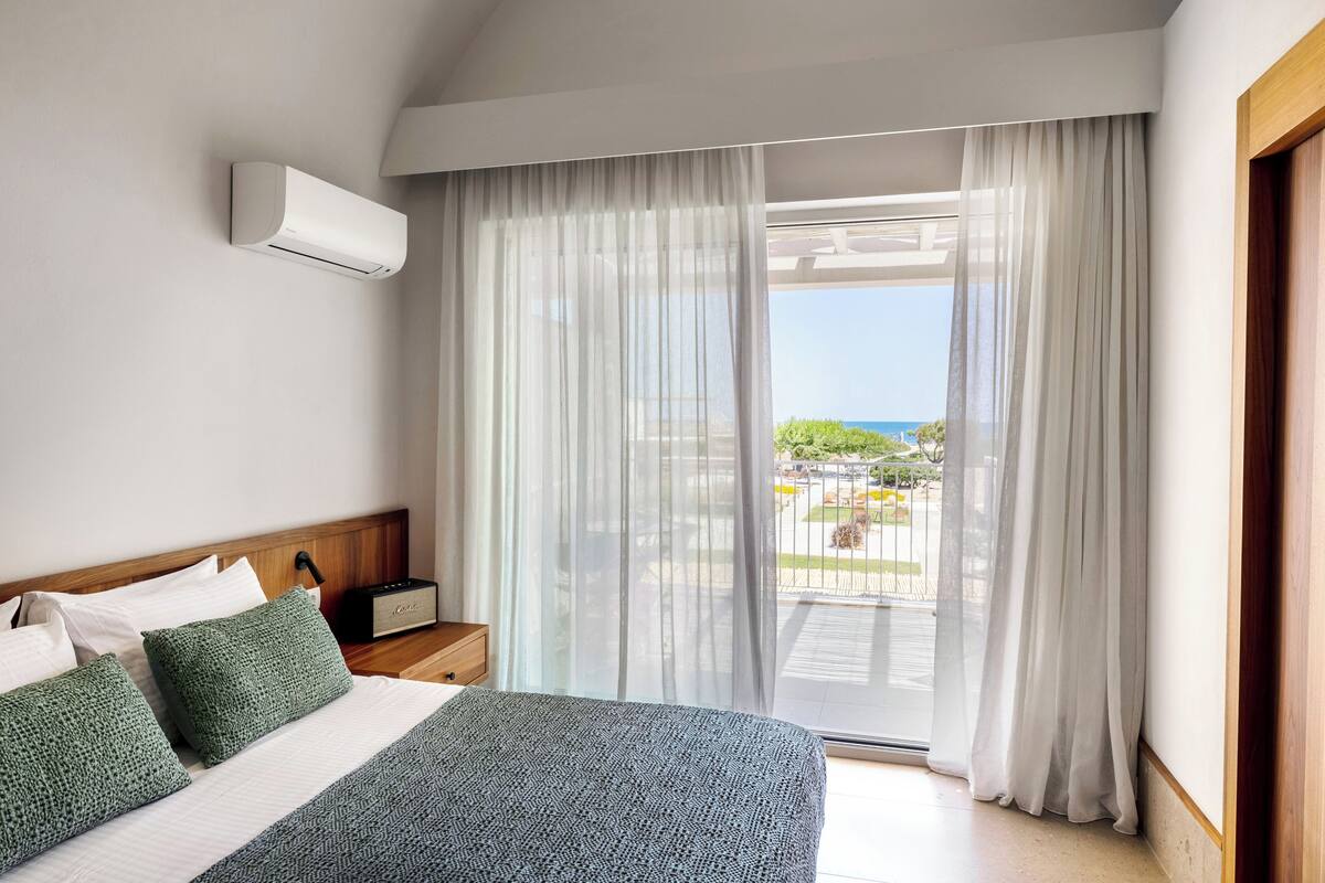 Supreme Suite, Private Pool, Sea View | Egyptian cotton sheets, premium bedding, down comforters
