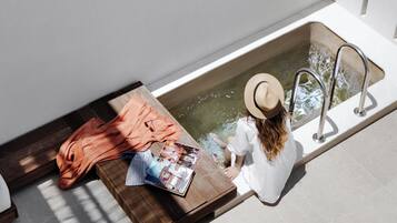 Loft Suite, Plunge Pool, Sea View | Hiên