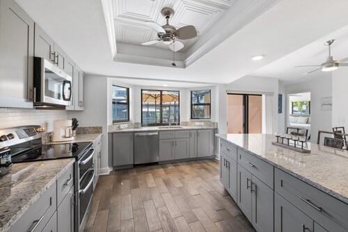 SEASIDE VILLA MANATEE BAY in quiet location on Pine Island