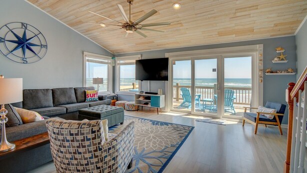 Smart TV, books - Enjoy this oceanfront 3-bedroom Sea Rie-Treat, in North Topsail Beach. (North Topsail Beach)