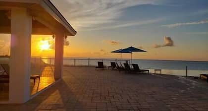 Bimini Nest Cozy Studio, Steps from the Beach