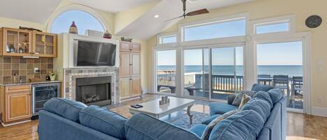 Televisión, reproductor de DVD, futbolito