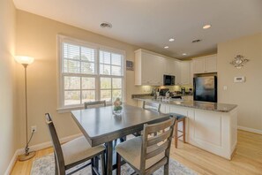 Dining - Town Center Executive Condo (Columbia)