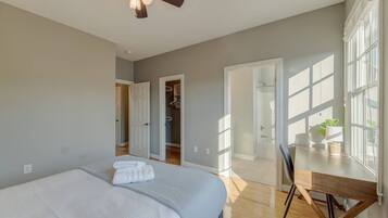 2 habitaciones, escritorio, tabla de planchar con plancha y wifi