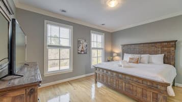 2 bedrooms, desk, iron/ironing board, WiFi