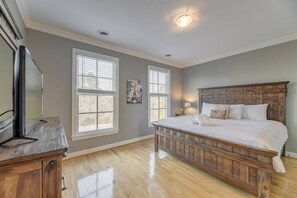 2 Schlafzimmer, Schreibtisch, Bügeleisen/Bügelbrett, WLAN
