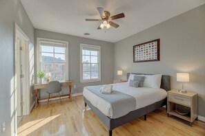 2 bedrooms, desk, iron/ironing board, WiFi - Town Center Executive Condo (Columbia)