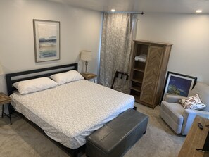 Room - Fabulous Modern One Bedroom King Suite. (Bigfork)