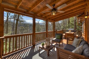 Property grounds - Traveller - Cherry Log (Cherry Log)