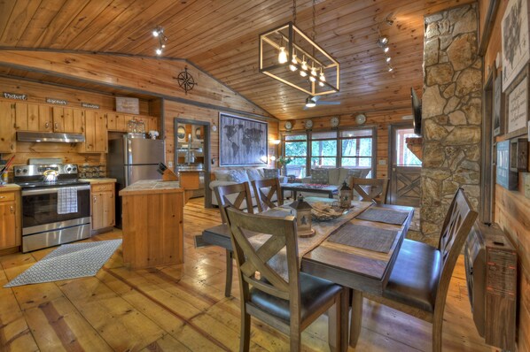 Dining - Traveller - Cherry Log (Cherry Log)