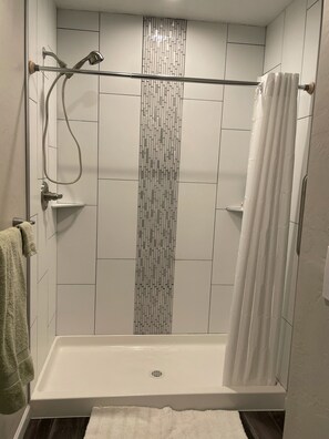 Shower, hair dryer, towels, soap - Private casita w/ views of Pusch Peak, close to shopping, hiking & attractions. (Tucson)