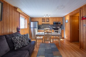 Interior - Stay In Ohiopyle (Ohiopyle)