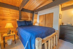 2 bedrooms, travel crib, WiFi, bed sheets