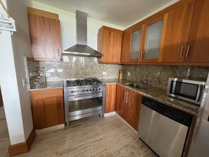 Microwave, oven, dishwasher, coffee/tea maker