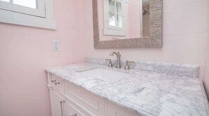 Douche, serviettes fournies