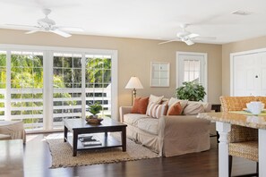 Smart TV, DVD player, table tennis, stereo