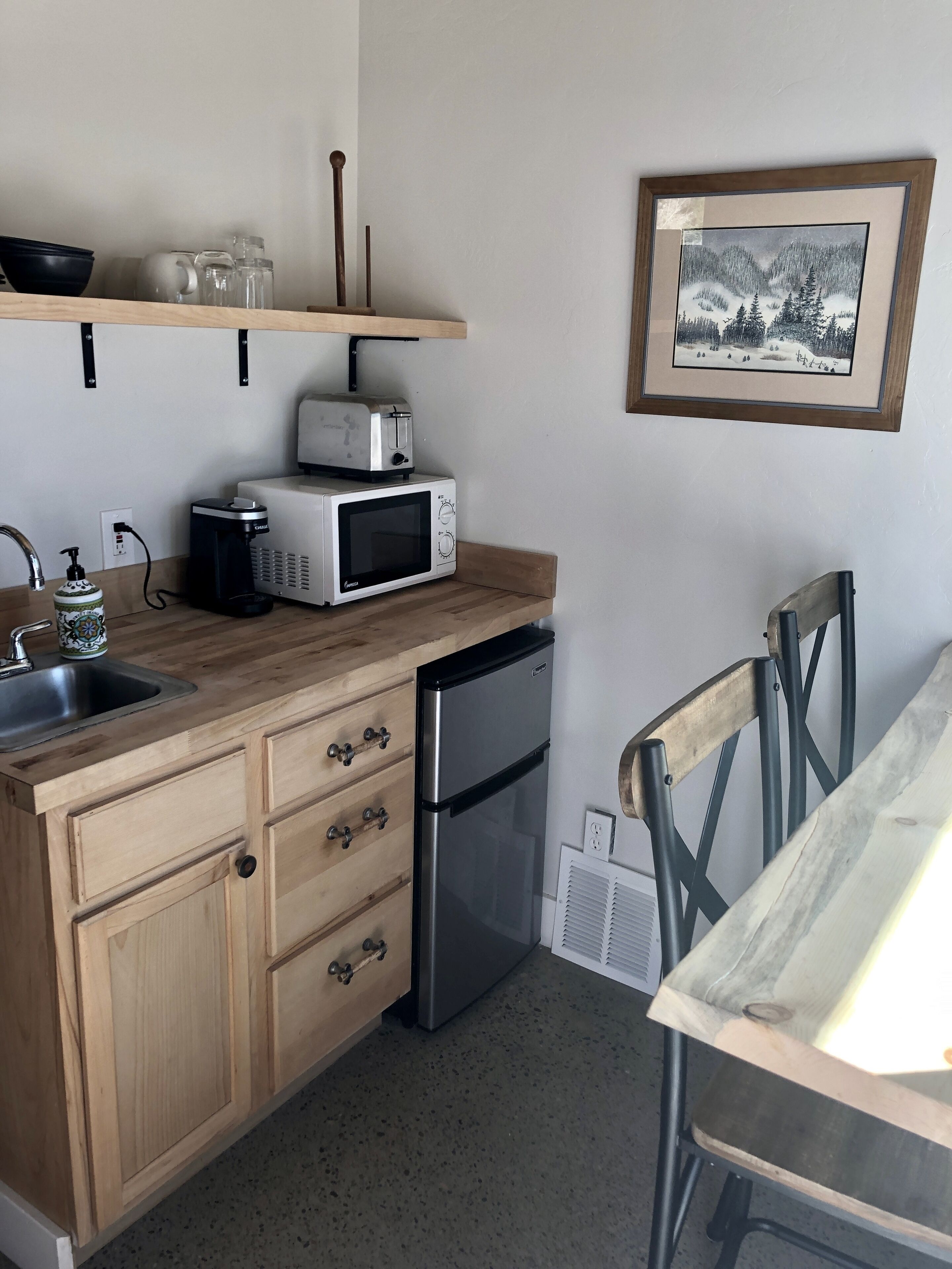 Microwave, coffee/tea maker, cookware/dishes/utensils