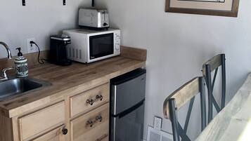 Microwave, coffee/tea maker, cookware/dishes/utensils