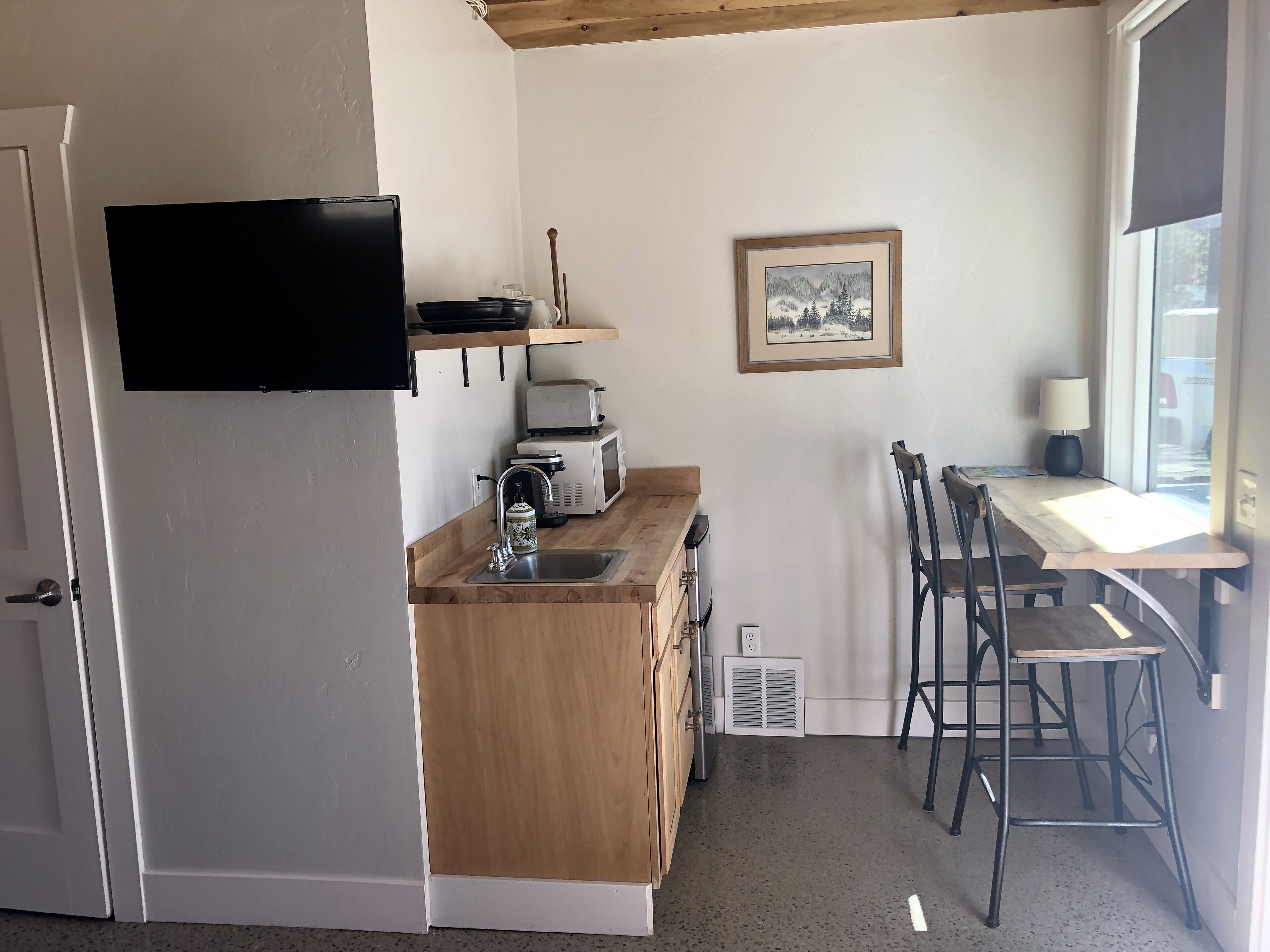 Microwave, coffee/tea maker, cookware/dishes/utensils