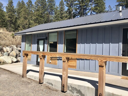 Fabulous Modern Studio, 3 Minutes from Flathead Lake & Downtown