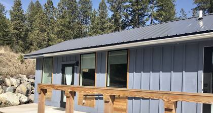 Fabulous Modern Studio, 3 Minutes from Flathead Lake & Downtown