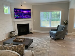 TV - LakePoint Basecamp 4BR — Promo Rates Applied (Acworth)