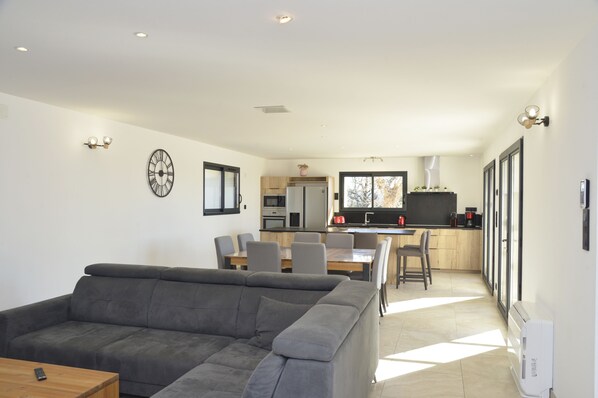 Smart TV, table tennis - Former Sheepfold entirely renovated and its private heated swimming pool  (BESSAS)