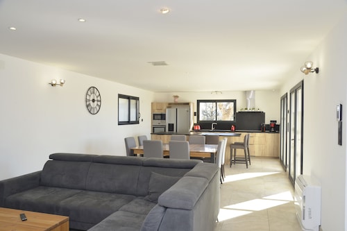 "Charm and modernity: air-conditioned former sheepfold with heated swimming pool,