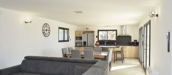 Former Sheepfold entirely renovated and its private heated swimming pool 